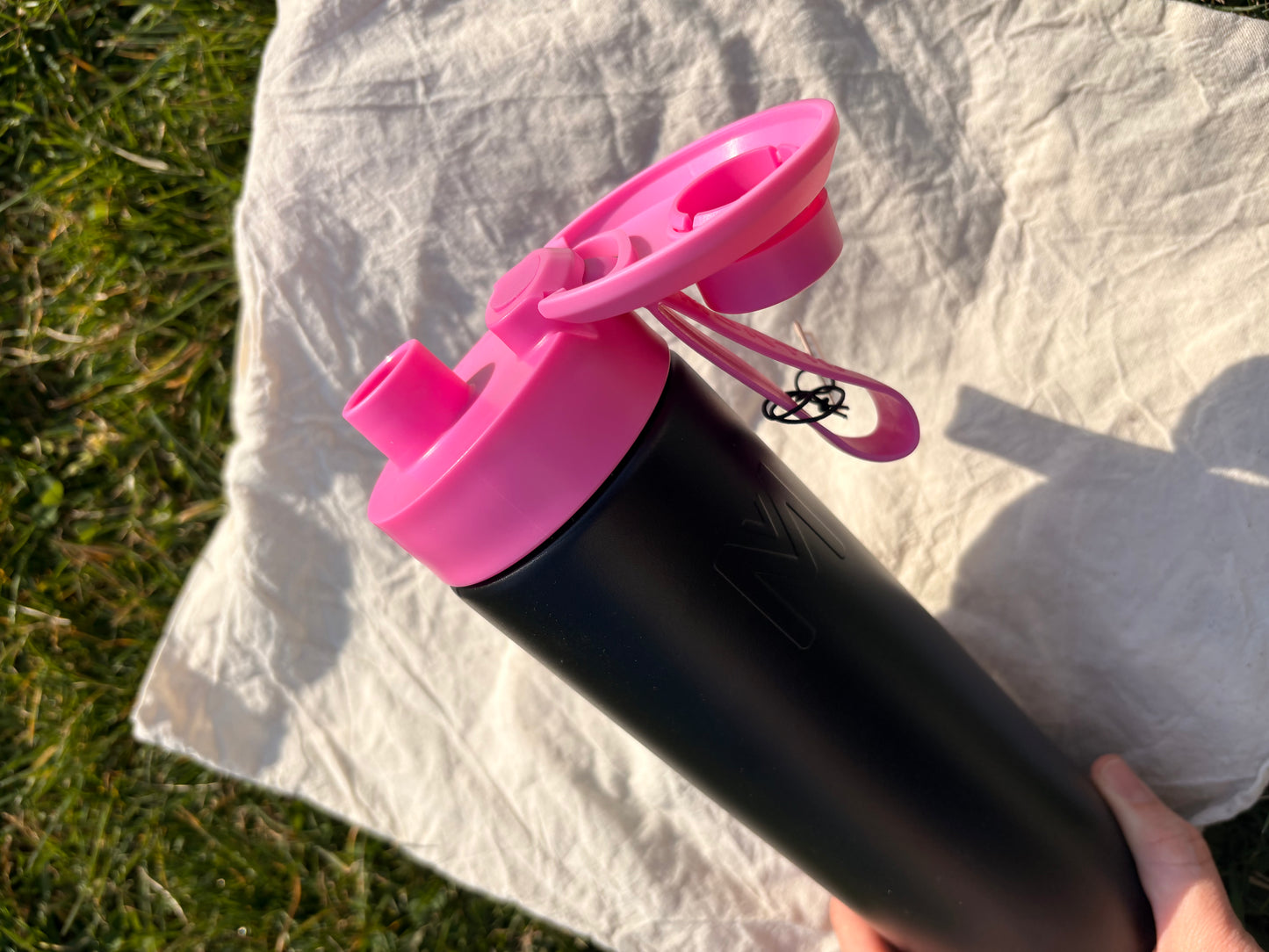 MontiiCo 700ml винтово капаче + капаче смути със сламка